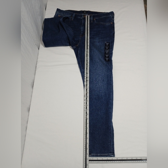 J.Crew Ladies "9" Mid Rise Skinny Signature Stretch. Size 31 NWT - Picture 4 of 6
